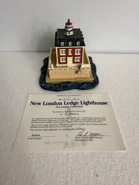 New London Ledge Lighthouse Sculpture By The Danbury Mint With Certificate Of Au